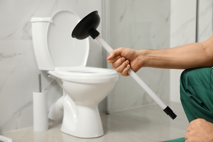 Best solutions to unblock a toilet